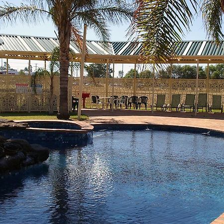 Pines Country Club Motor Inn Shepparton Exterior photo