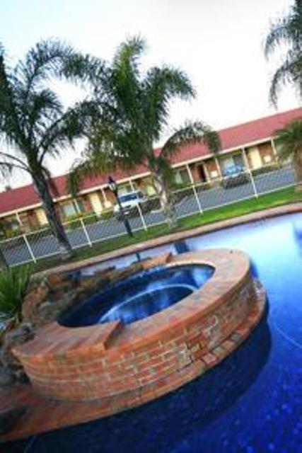 Pines Country Club Motor Inn Shepparton Exterior photo