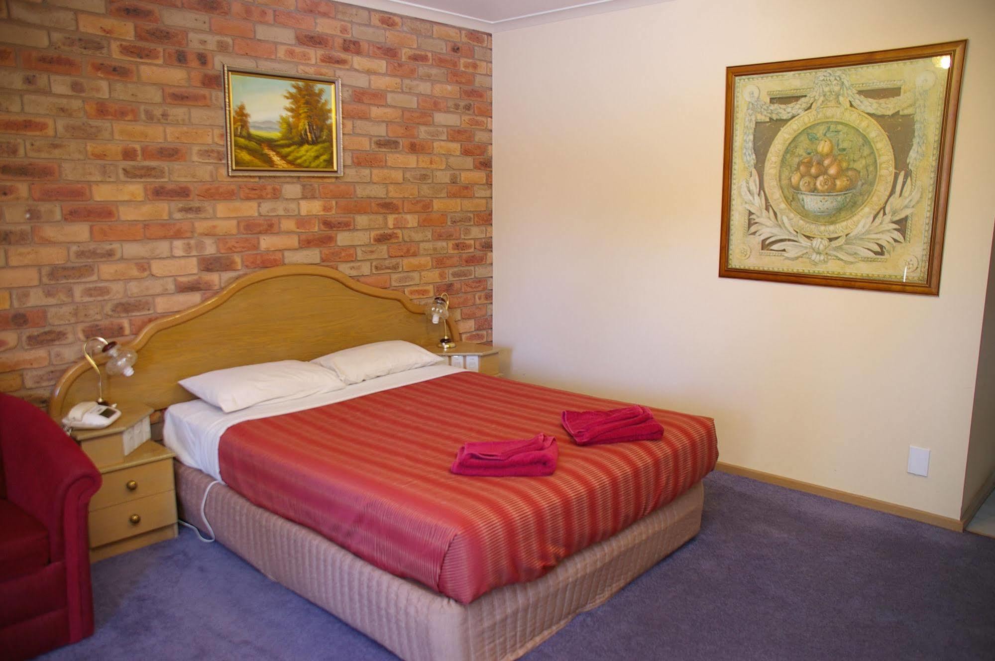Pines Country Club Motor Inn Shepparton Exterior photo