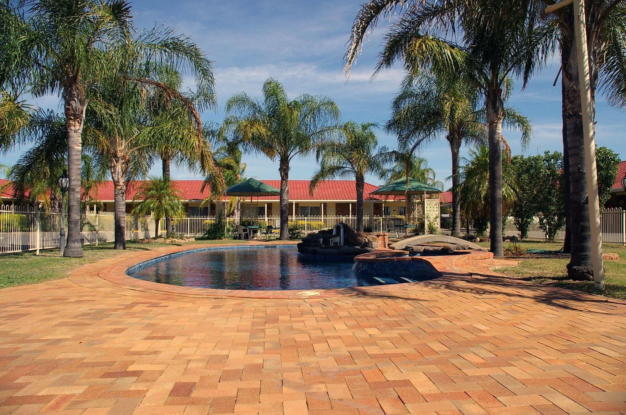 Pines Country Club Motor Inn Shepparton Exterior photo