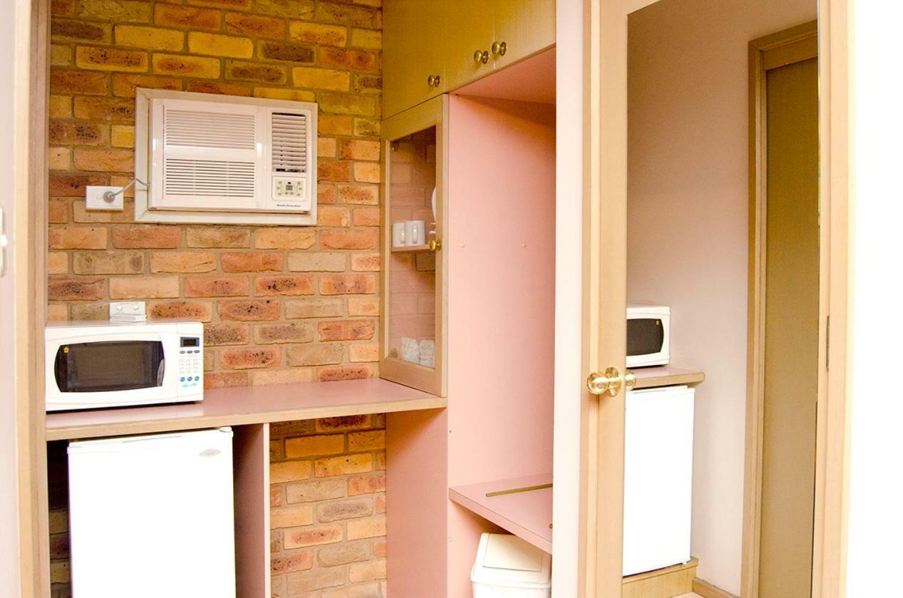 Pines Country Club Motor Inn Shepparton Room photo